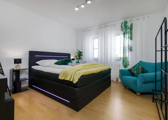 2 Zimmer Wohnung, Kueche, Bad, Balkon, Netflix
