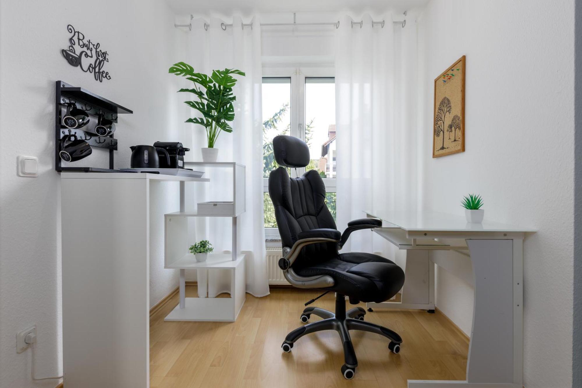 2 Wohnung, Kueche, Bad, Balkon, Netflix